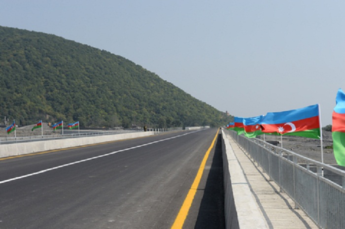 Le tronçon Cheki-Gakh de l`autoroute Cheki-Zagatala-Gakh a été mis en service